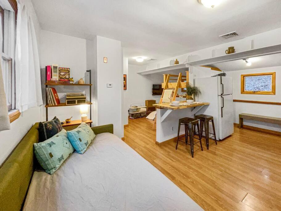 Breezy Hill Eccentric Studio Cottage Accord Zewnętrze zdjęcie