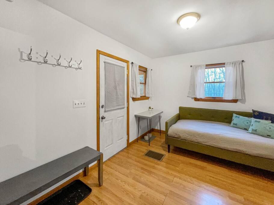 Breezy Hill Eccentric Studio Cottage Accord Zewnętrze zdjęcie
